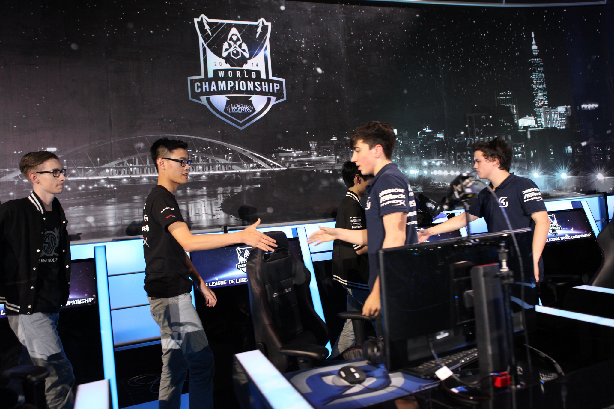 9月30日KPL擂台赛：花楼久诚坐镇，TTG落尘首发，AG冲击连胜